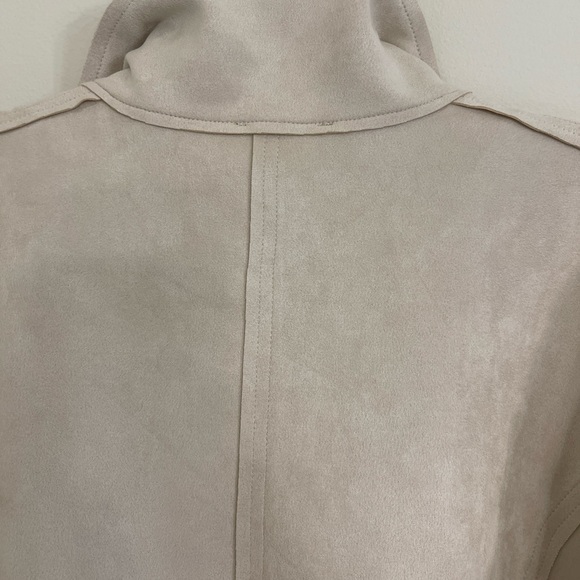 *NEW* Gorgeous and light weight.  Silver hardware! - Picture 9 of 11